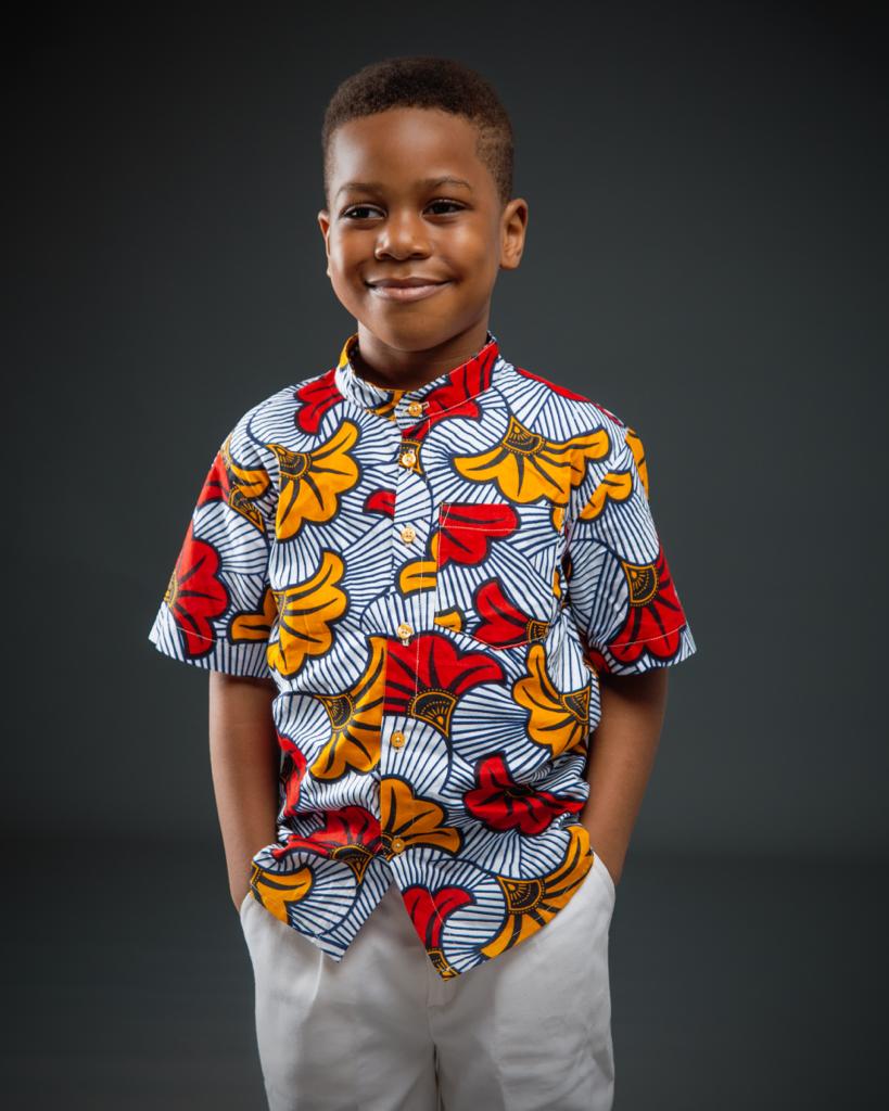 Chemise garçon en wax coloré – vêtement afro moderne fait main pour enfant