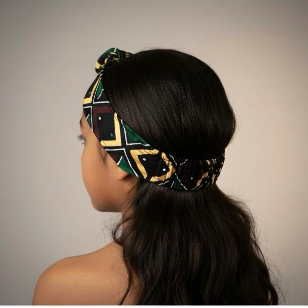 Bandeau fillette en tissu wax bogolan, style africain chic pour cérémonie ou tenue quotidienne.