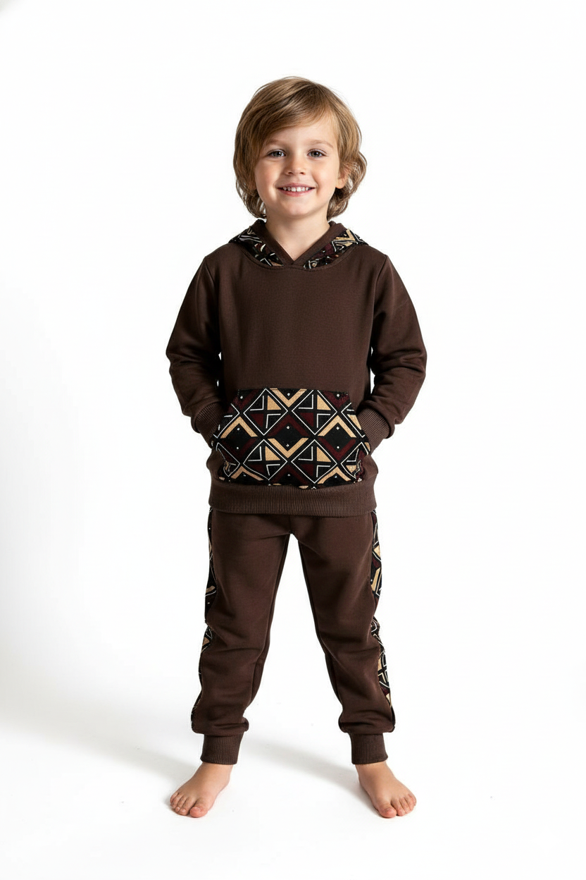 Ensemble BOGOLAN pour enfant, tenue afro moderne mixte avec finitions en wax fait main, confortable et stylée, couleur chocolat chaude et tendance.
