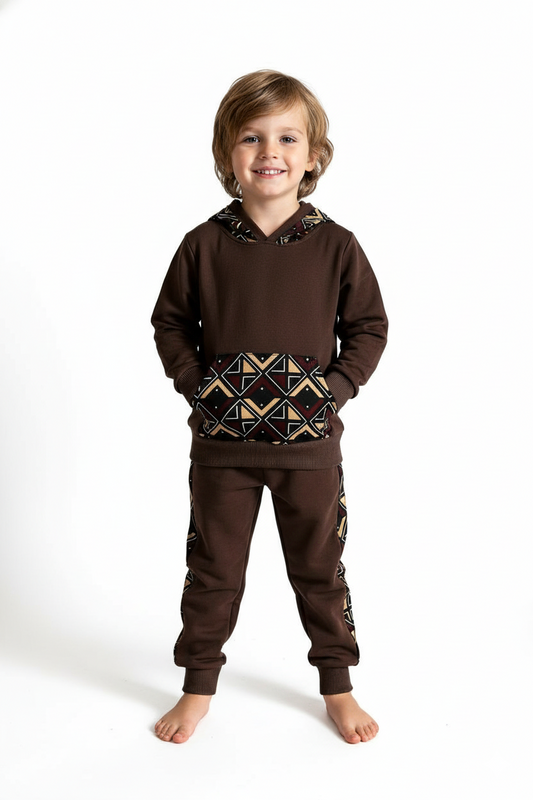 Ensemble BOGOLAN pour enfant, tenue afro moderne mixte avec finitions en wax fait main, confortable et stylée, couleur chocolat chaude et tendance.