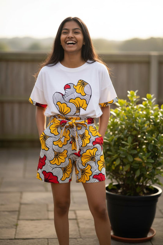 Ensemble fille avec short taille haute en wax fleuri et t-shirt assorti – tenue faite main pour mariage