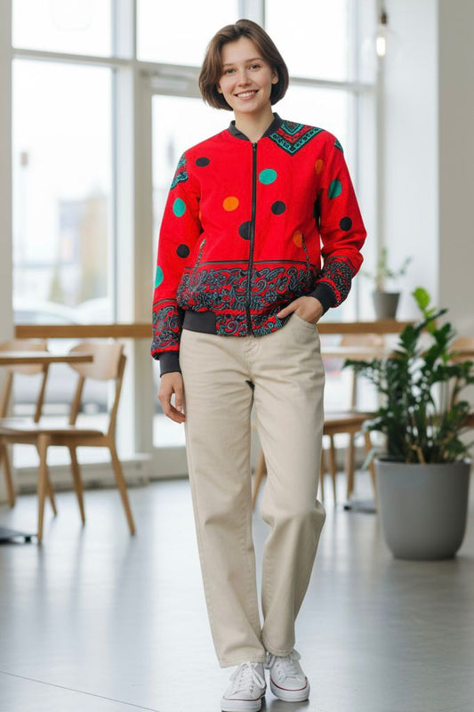 Veste bomber en wax pour enfants, confection artisanale aux motifs africains vifs, idéale pour l’automne ou le printemps