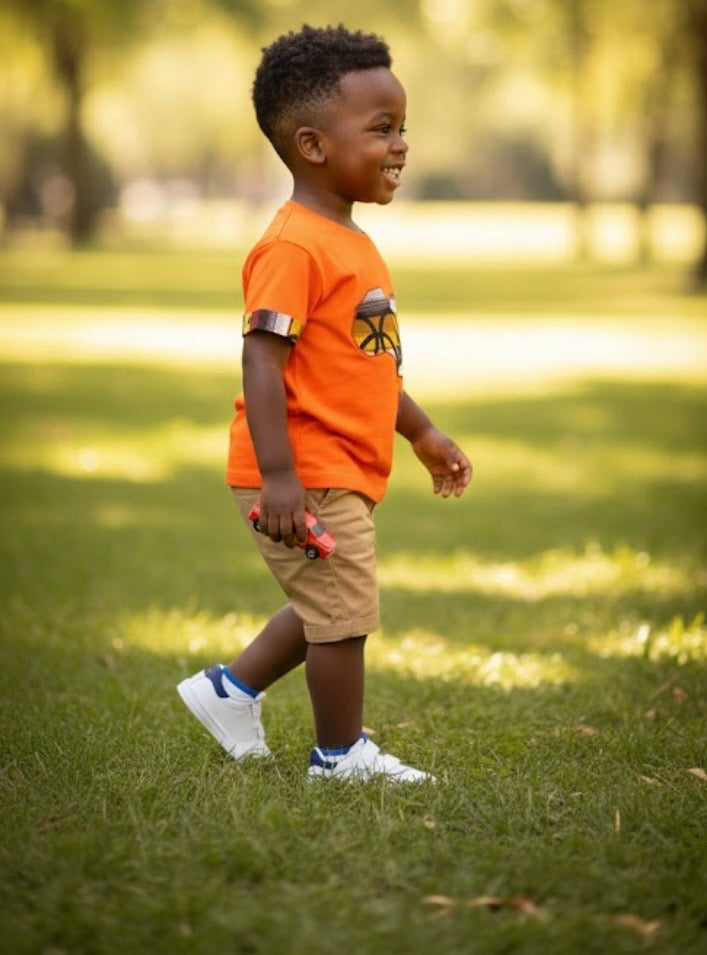 T-shirt AFRICA pour enfant en coton, fait main, customisé avec wax africain sur le centre et les manches, taille 5/6 ans mixte.