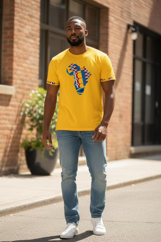 T-shirt mixte Africa jaune en coton avec cartes de l’Afrique en tissu Wax faites main sur la poitrine et les manches.