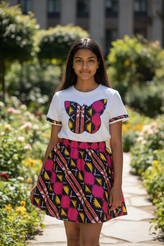 Tenue fille avec jupe évasée wax et t-shirt personnalisé en wax – look estival et élégant