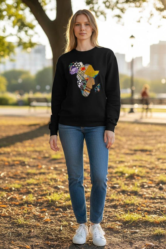 Femme portant un sweat-shirt féminin, coupe ajustée et confortable, idéal pour un look casual et tendance.
