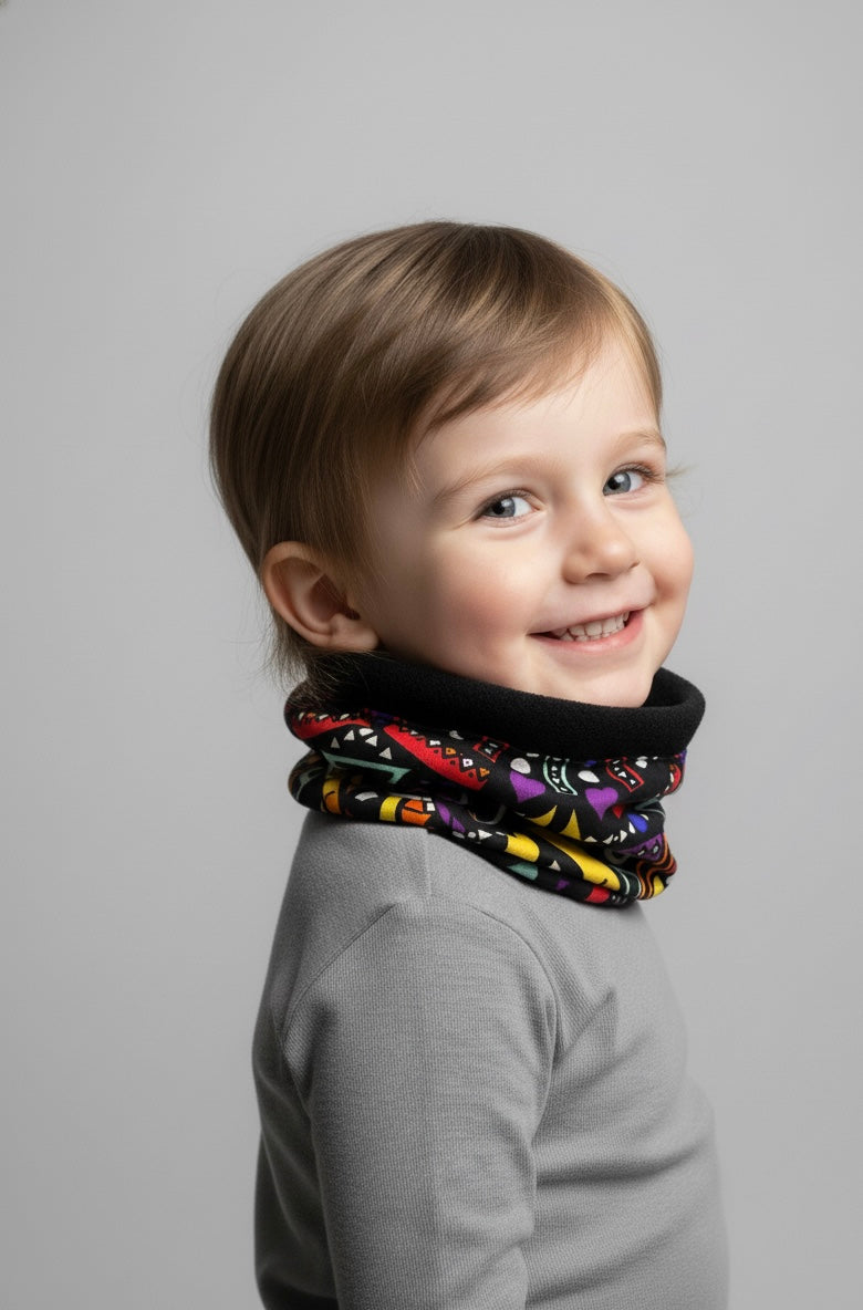 Tour de cou enfant aux couleurs vives en wax africain, doublé polaire, idéal pour un hiver stylé