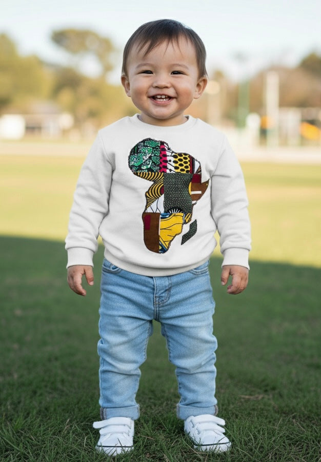 Enfant en sweat-shirt mixte au look urbain, tenue moderne adaptée à toutes les saisons.