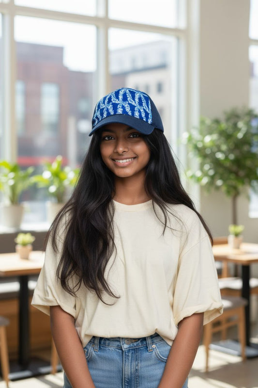 Casquette pour enfant colorée NDOP, avec visière courbée et design tendance, idéale pour les sorties en plein air."
