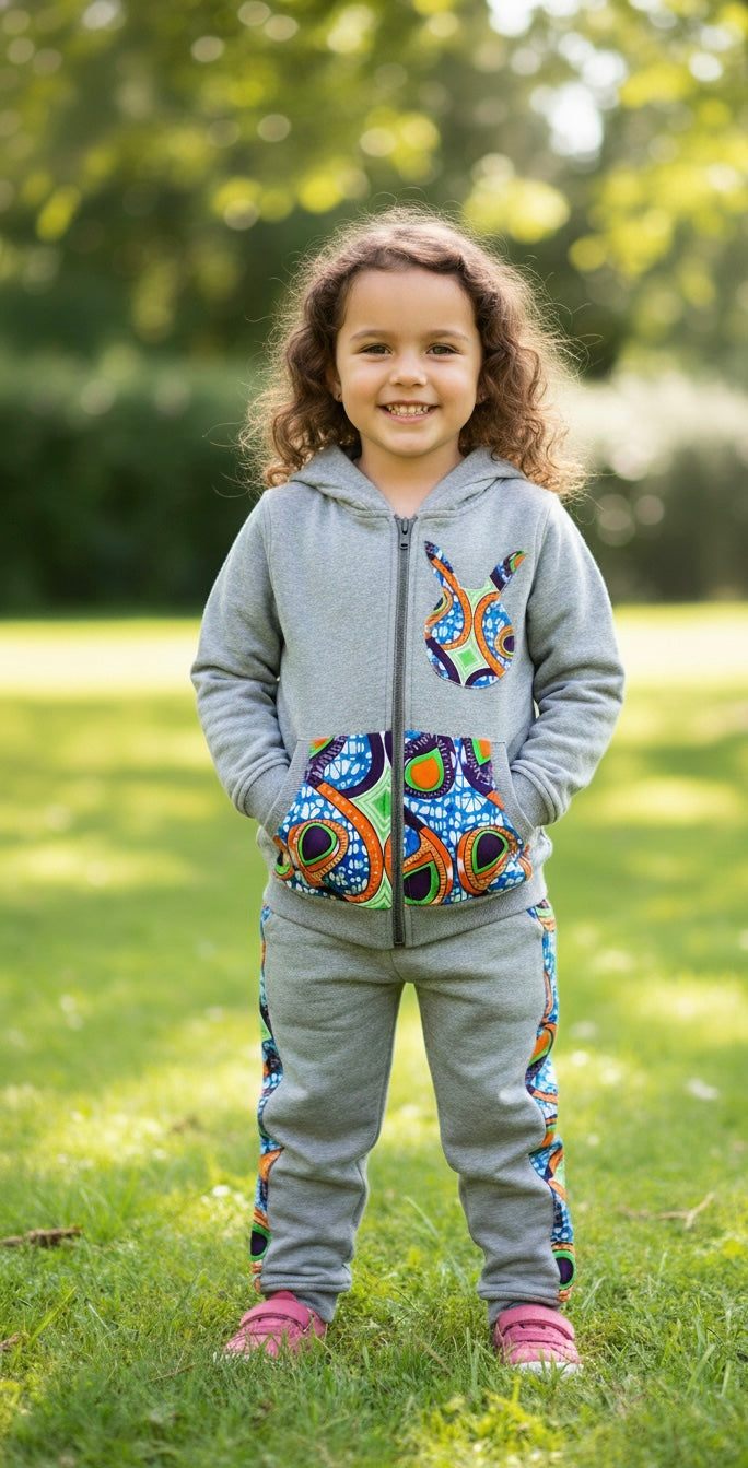 Ensemble sweat et pantalon unisexe customisé avec du wax coloré, parfait pour un style décontracté et unique.