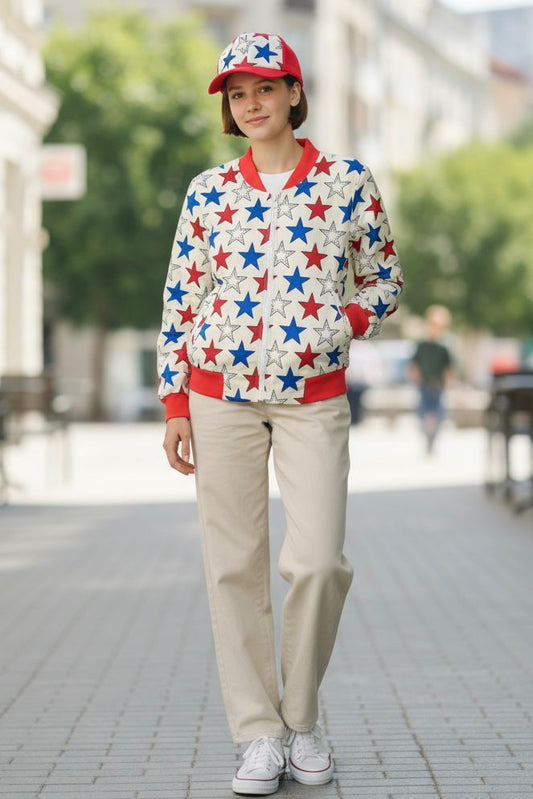 Ensemble mixte pour enfant composé d’un bomber et d’une casquette customisés en tissu wax, look coloré et tendance.
