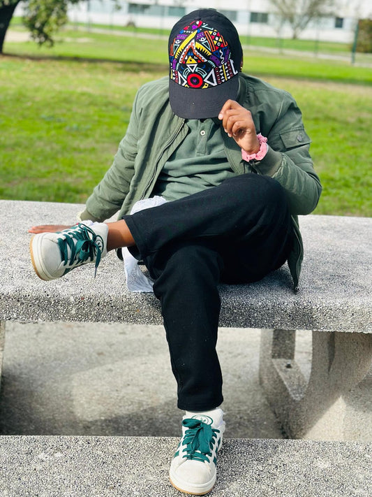 Casquette pour enfants avec motifs ludiques et colorés, adaptée aux garçons et aux filles .
