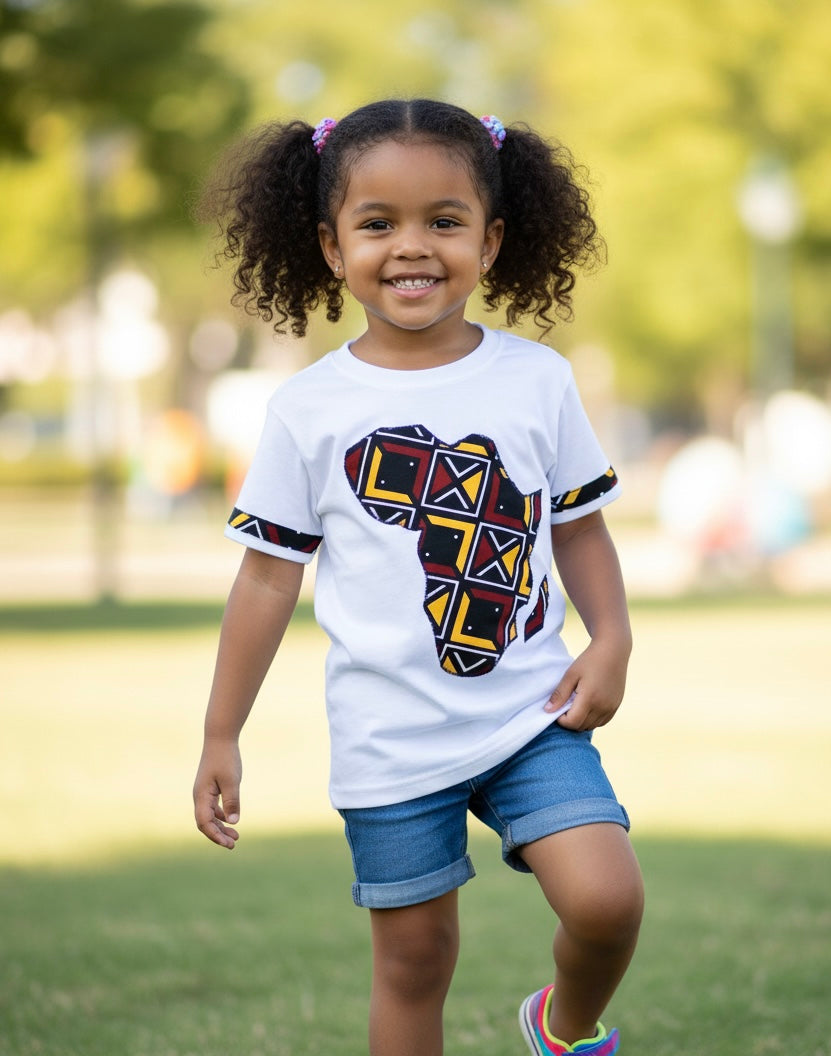 T-shirt enfant mixte customisé avec tissu wax bogolan, look original et ethnique.