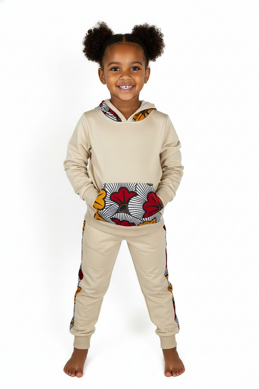 Ensemble jogging MPESA pour enfant, modèle mixte , customisé à la main avec tissu wax coloré sur capuche, poches et côtés du pantalon.