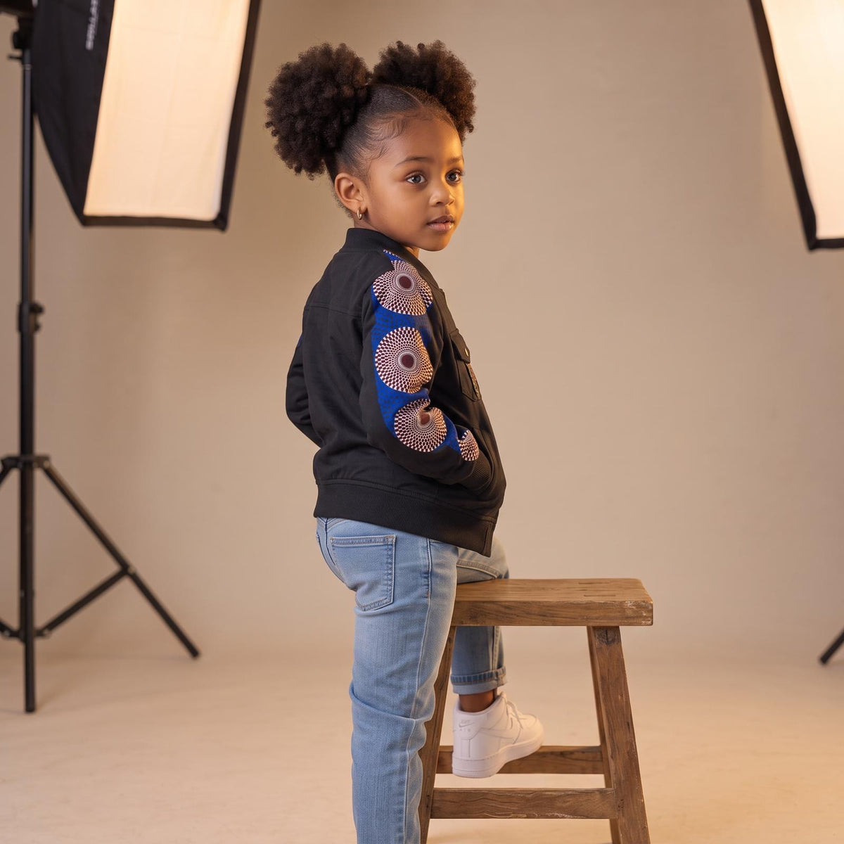 Veste bomber fille MBEMA – Noir et wax bleu – Style aviateur